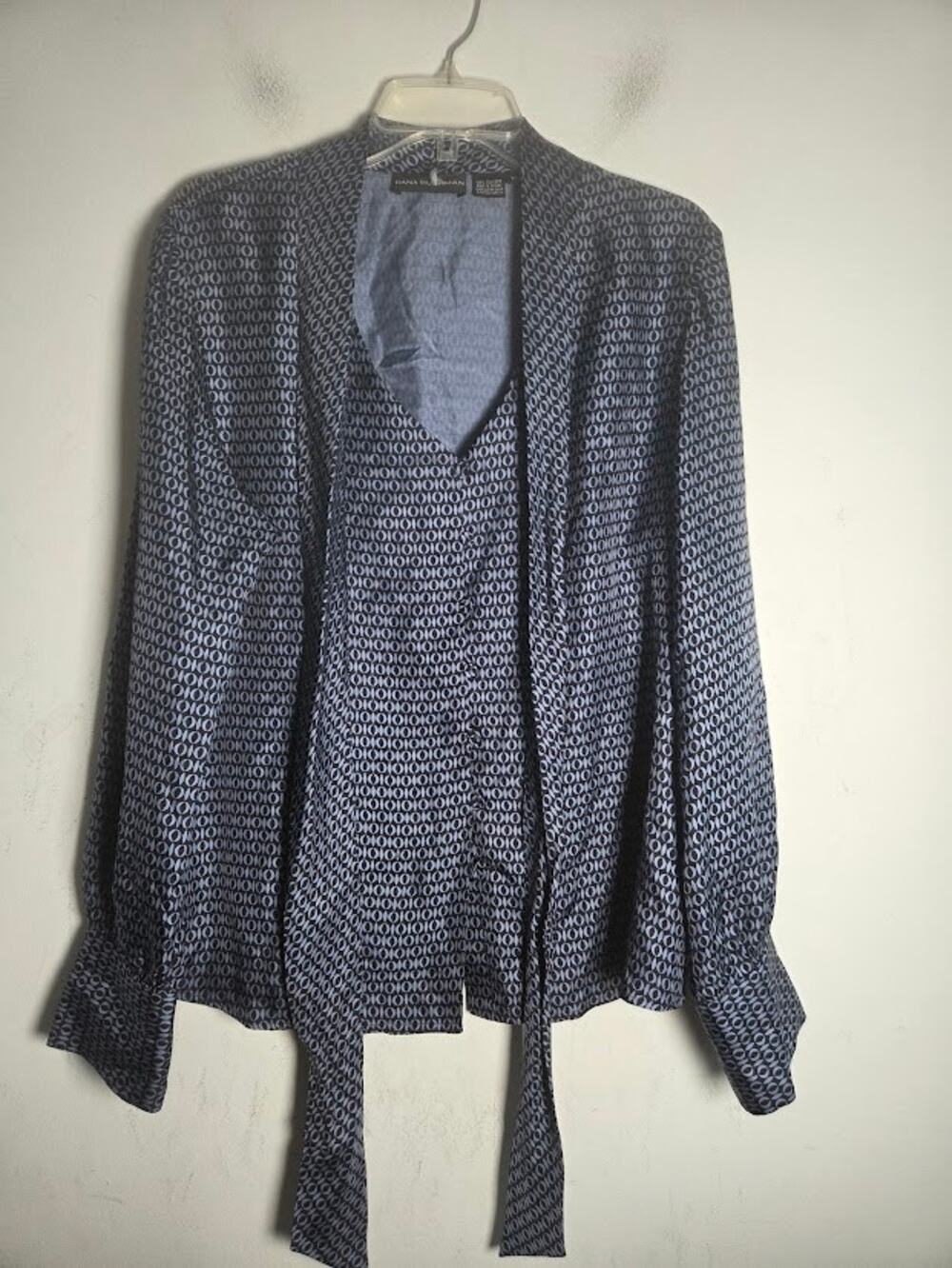 Dana Buchman Dark Blue Print Tie Neck 100% Silk Satin Button Up Blouse size 14
